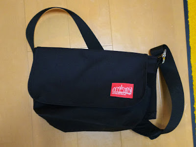 マンハッタンポーテージ
1606VJRメッセンジャーバッグ
バッグ表面に付いた赤いロゴマークが特徴 Manhattan Portage 1606VJR Vintage Messenger