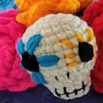 https://www.fairisleyarn.com/wp-content/uploads/2017/09/Fair-Isle-Yarn_Dia-de-los-Muertos-Flower-Skull-Crown-Pattern.pdf