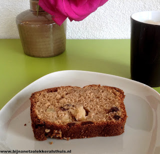 zelfgebakken cake met kaneel ananas en chocolade