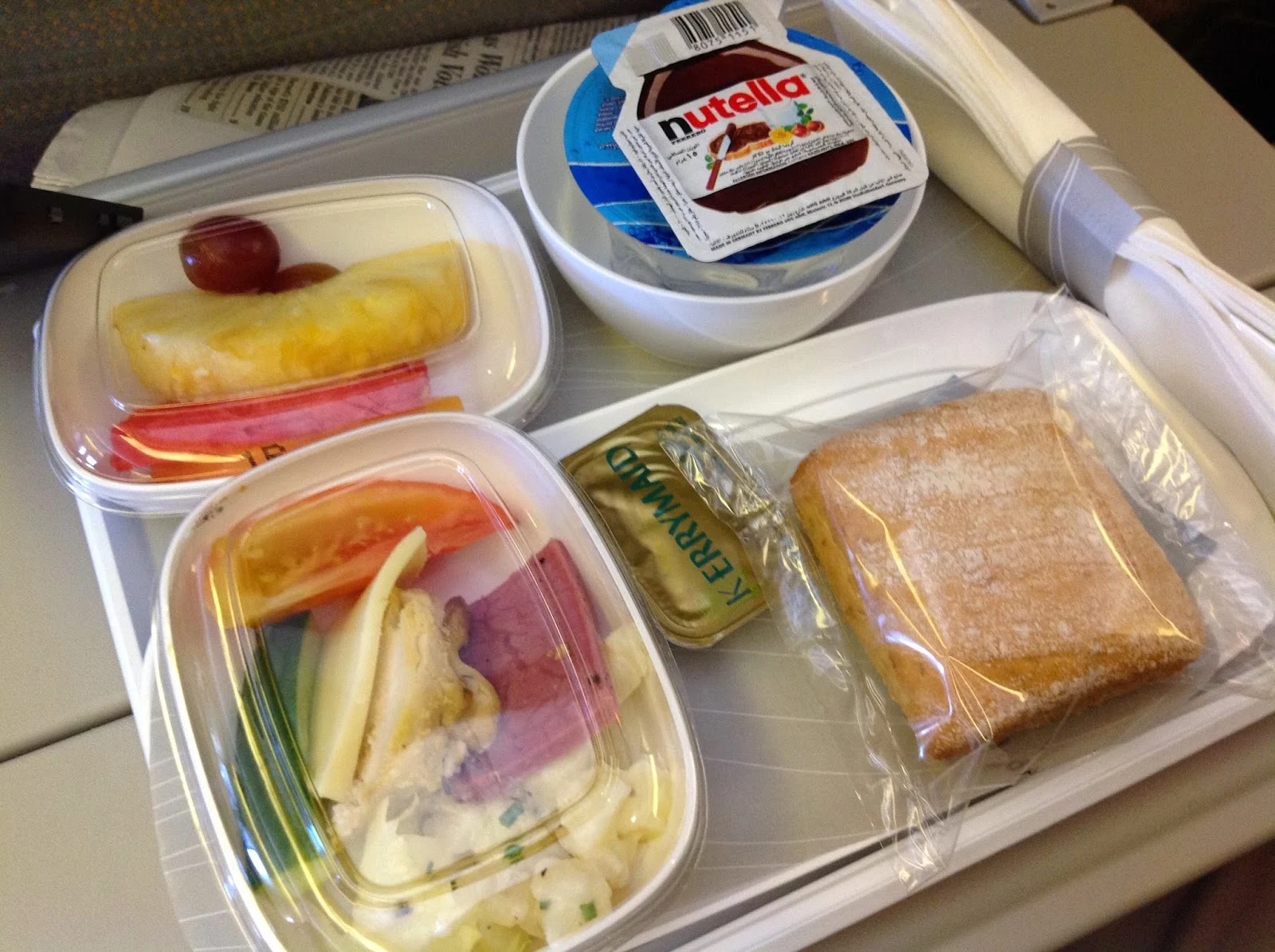 Emirates-EK059-in-flight-meal-snack　エミレーツの機内食（軽食）