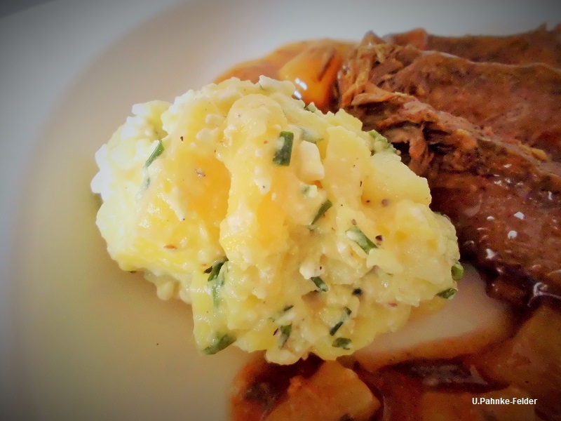 Zuurvlees mit saurem Kartoffelstampf