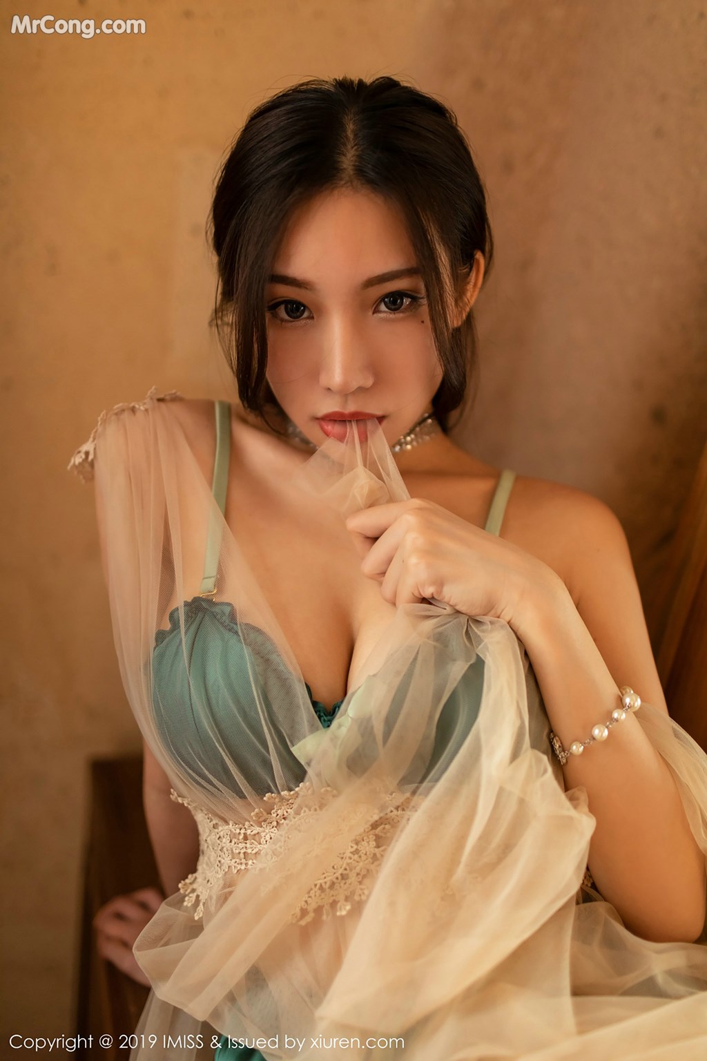 IMISS Vol.319: Model Xiao Hu Li (小 狐狸 Kathryn) (41 photos)