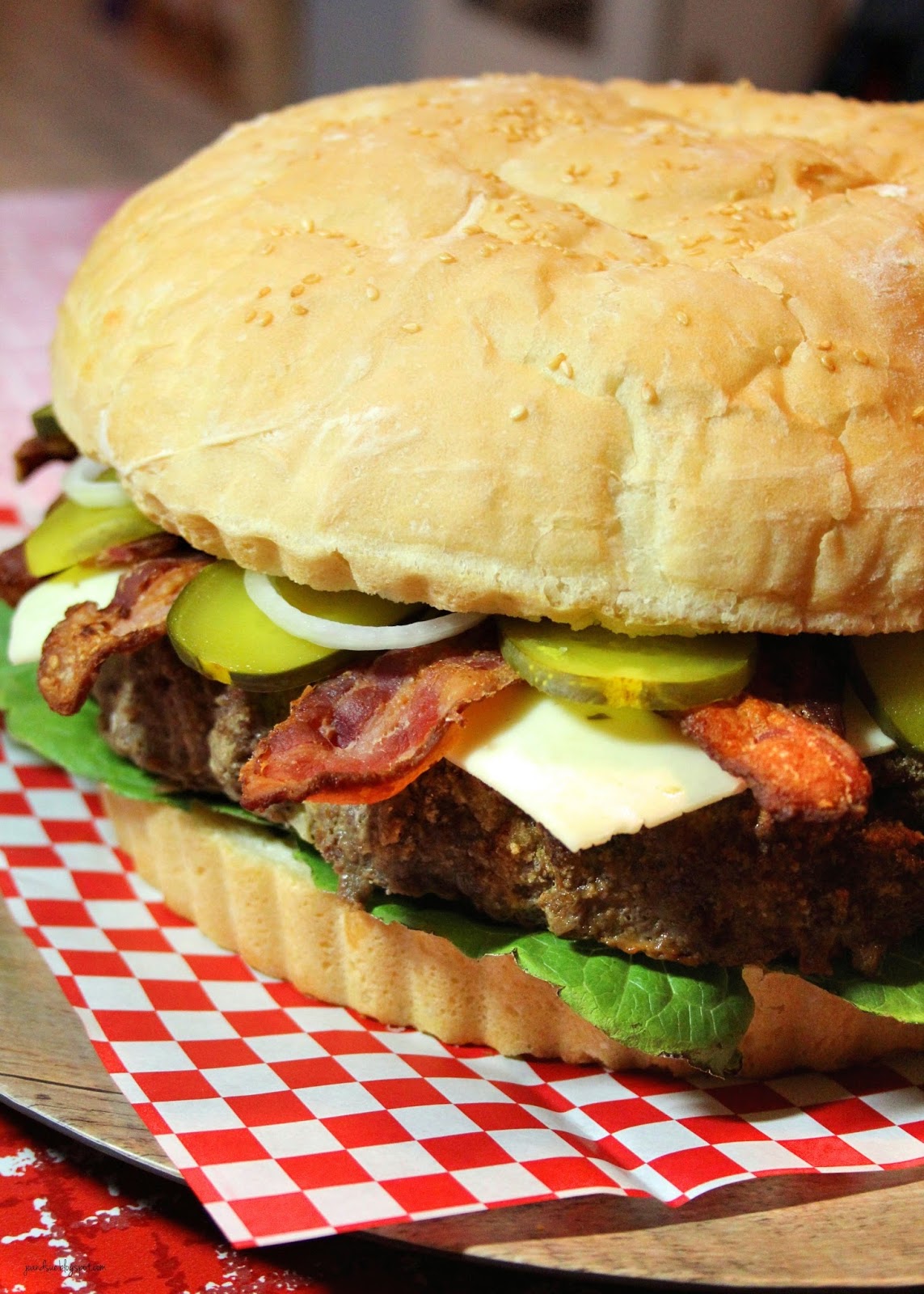 Jo and Sue: Giant Bacon Cheeseburger