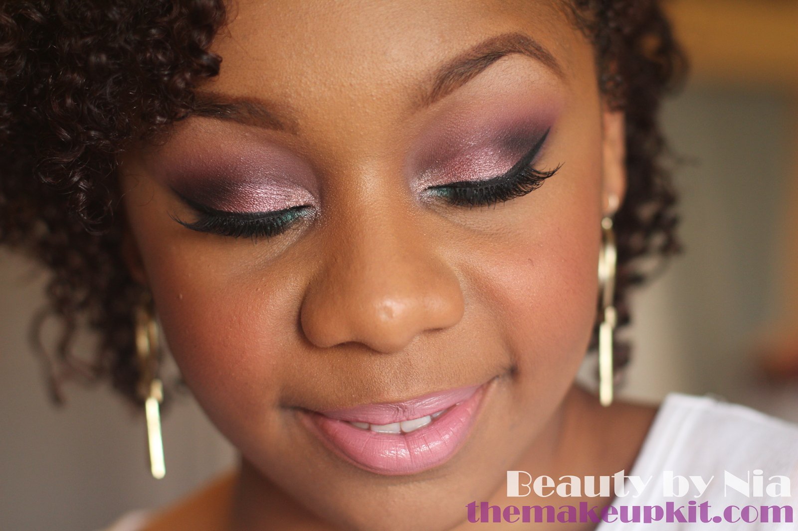 Valentine romantic pink and teal smokey eye makeup look 8