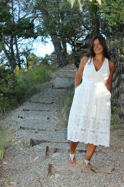 la provence, vaucluse, roussillon, robe maje blanche