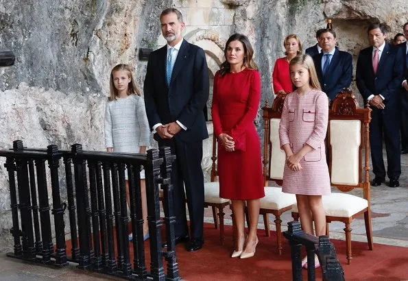 Queen Letizia wore Carolina Herrrera red dress, Princess Leonore Carolina Herrera dress, İnfanta Sofia wore Nanos dress