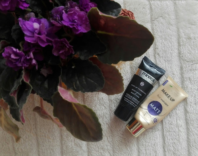Porównanie podkładów: Ingrid Silk&Lift podkład mineralny oraz Bielenda Make-up Academie fluid matujący
