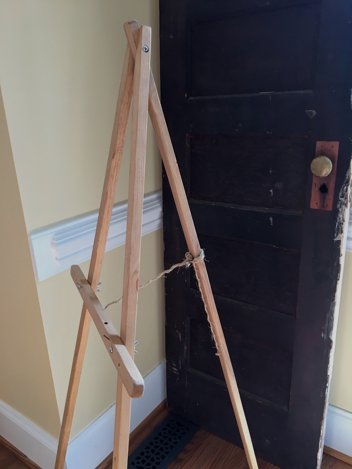 The Project Lady - DIY Cheap & Easy Wooden Easels