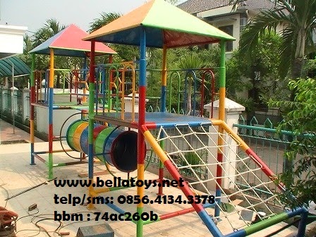 playground model II dengan rumah besar 