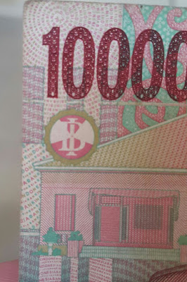 Cek uang 100ribuan, logo Bank Indonesia menyerupai Palu Arit.