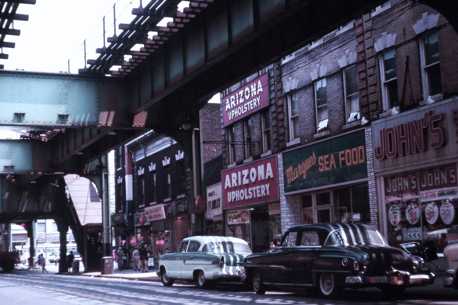 30 Fascinating Color Photographs That Capture Street Scenes of Queens
