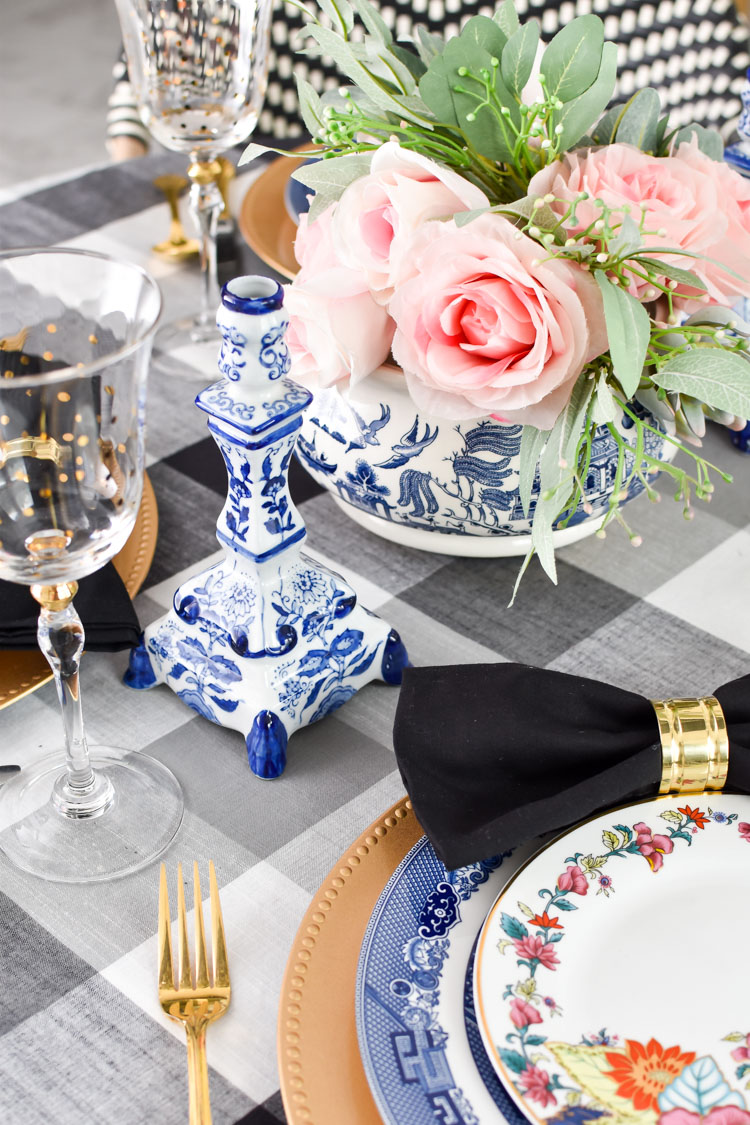 Bold and glam imperial leaf and tobacco leaf china paired with blue and white blue willow dinner plates and a floral centerpiece. Chinoiserie chic tablescape and centerpiece. #diningroom #diningroomdecor #chinoiserie #asiandecor #entertaining