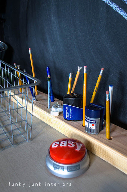 Make a 2x4 pencil holder in 5 minutes! / funkyjunkinteriors.net