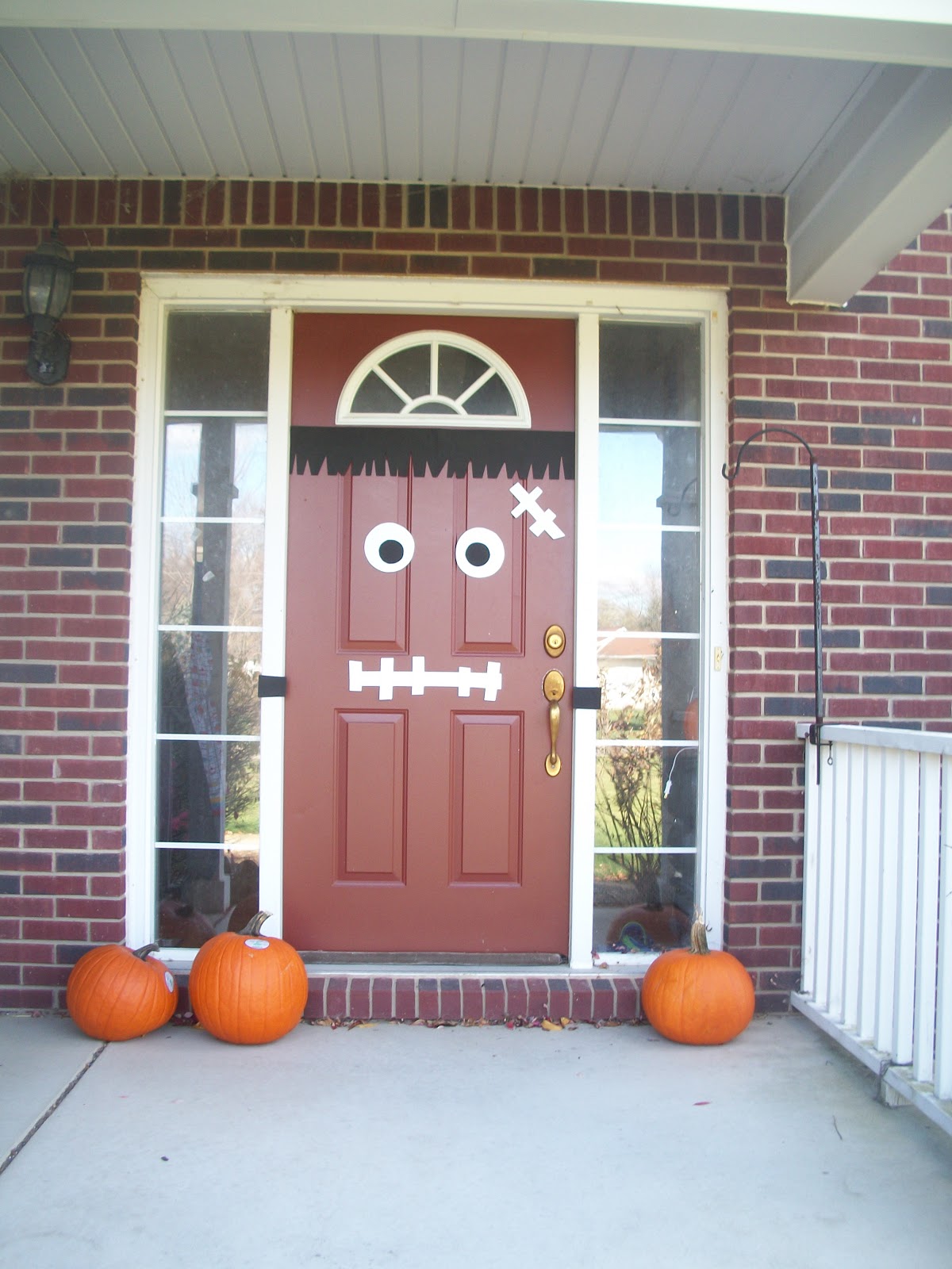 Pams Party & Practical Tips: Last Minute Decor-Door Monsters