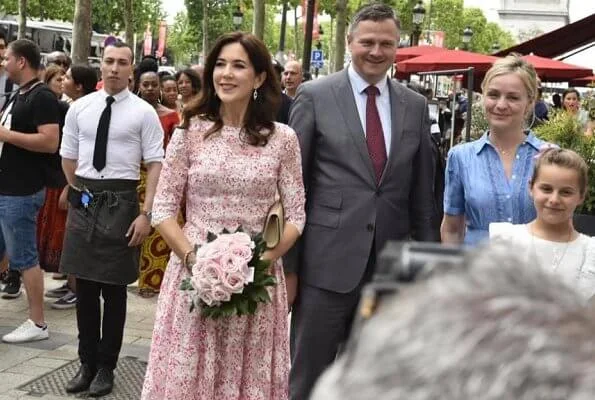 Crown Princess Mary attended the inauguration of painter Jesper Christiansen's work Skyggeflor at Danish House