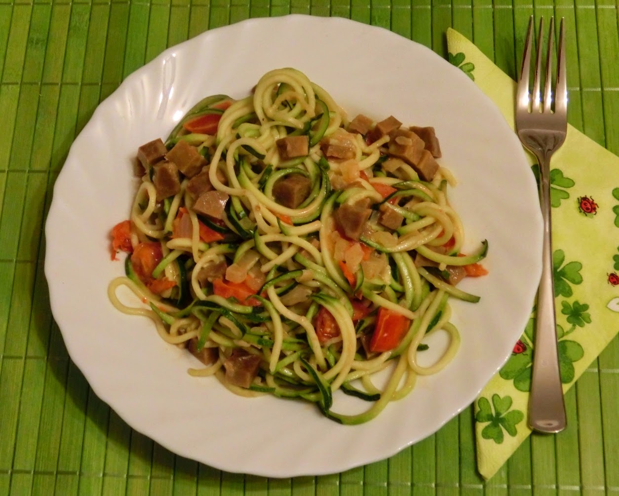 Bhakti Yoginis Blog: Zucchini-Spaghetti mit Seitan-Sahne-Soße