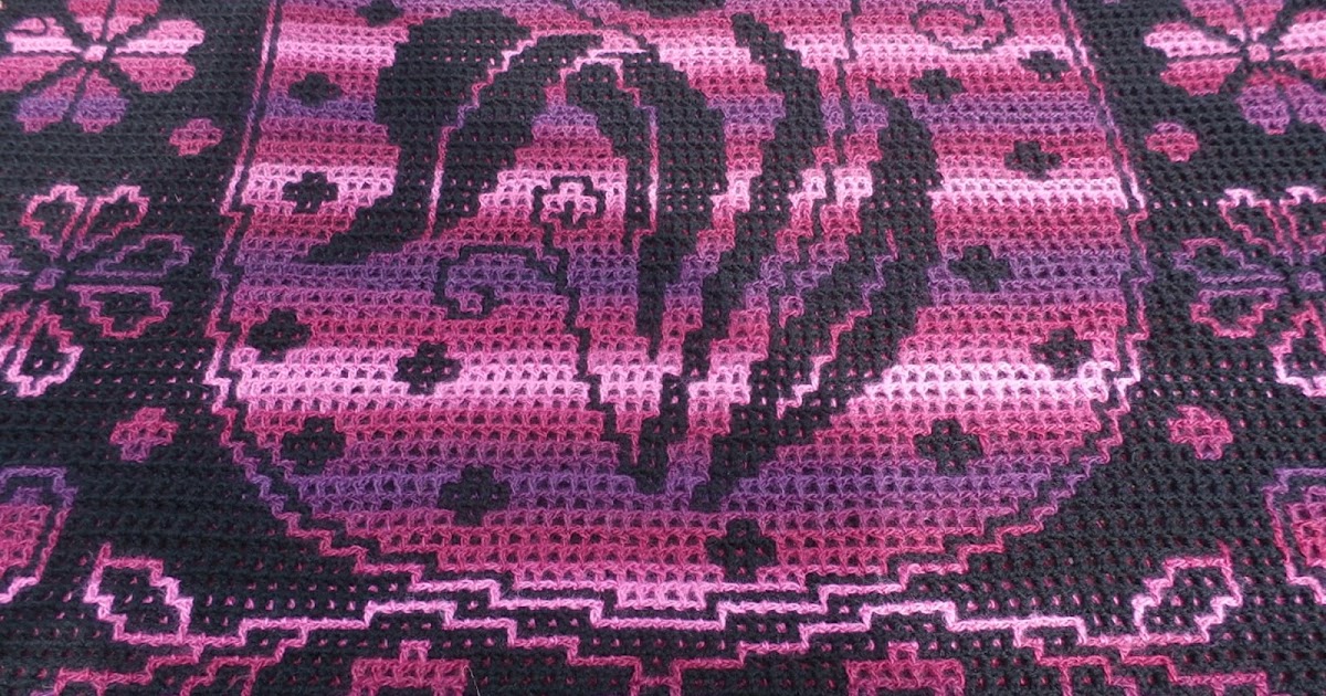 Dark Kitty Crafts Locking filet crochet Floral elegance