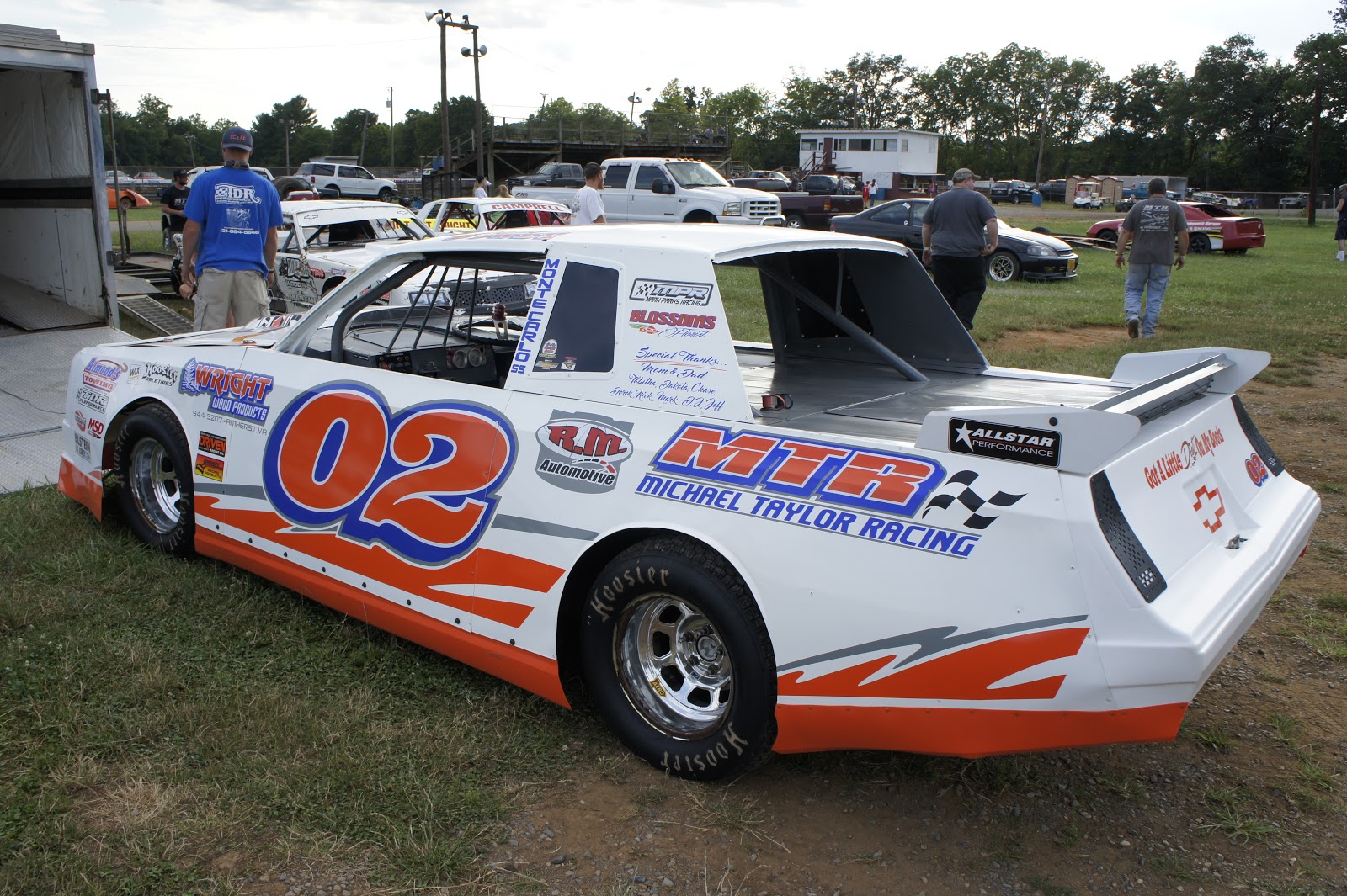 LOOSE IN,TIGHT OFF! EASTSIDE SPEEDWAY