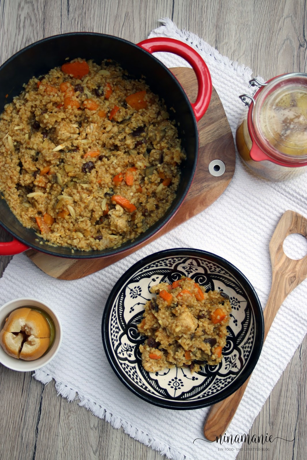 Tajine mit Huhn, Salzzitronen, Kürbis und Aubergine - aus der Cocotte ...