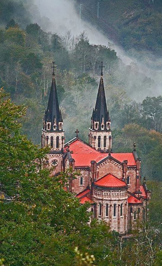 Basílica de Santa María la Real de Covadonga. Asturias (España).
