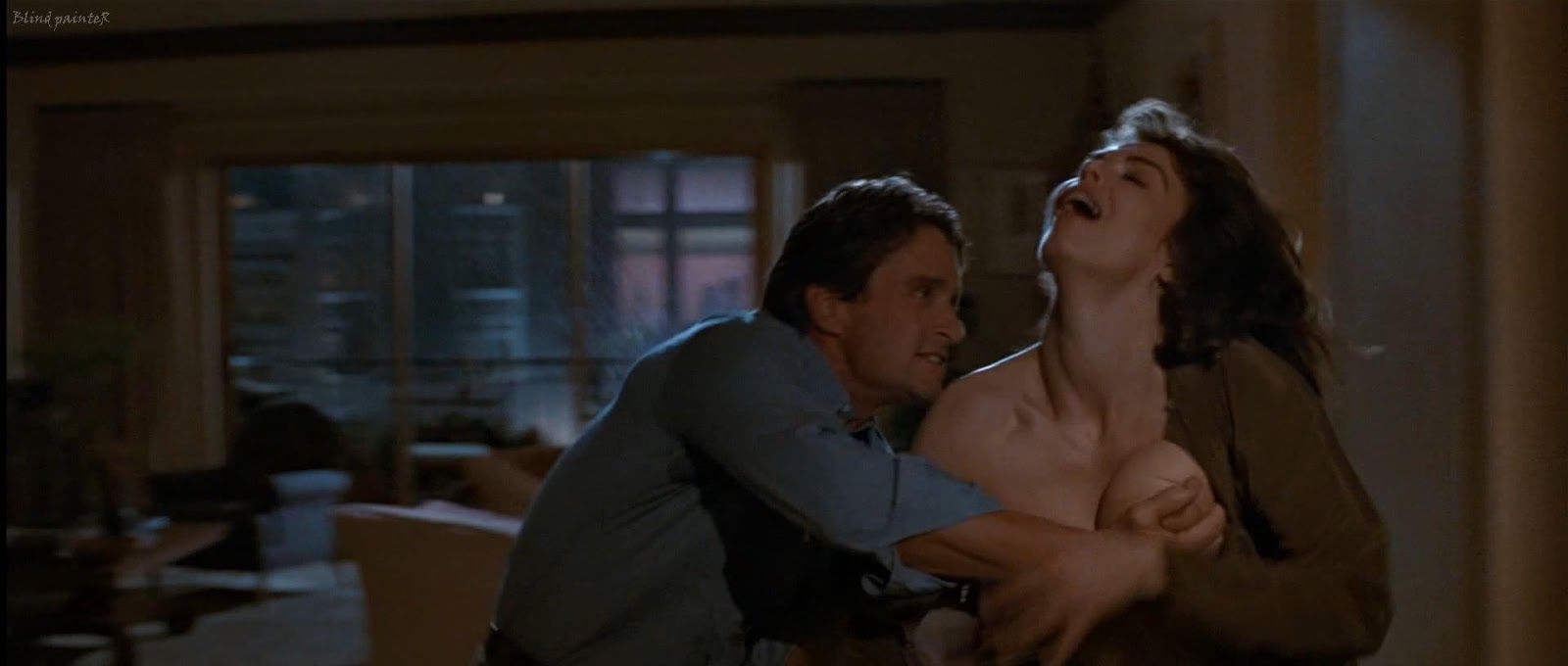 Con una calculada puesta en escena y un guión rebosante de giros y un esplé...