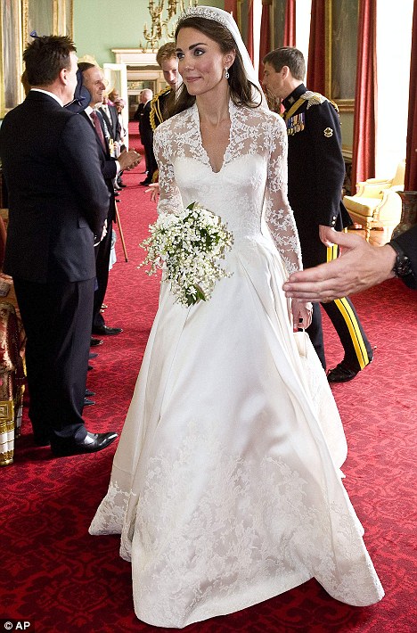 Sarah Burton Reveals How She Kept Fashion S Gest Secret Kate Designer Sarah Burton Managed To Keep Her Involvement With The Creation Of Kate S Ivory Lace And Silk Dress A Secret From Closest Friends Family