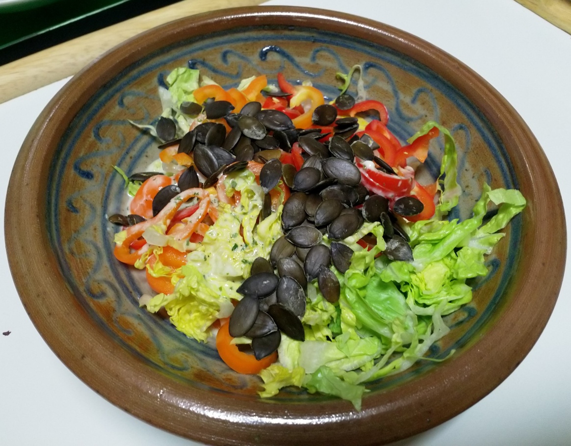 Thomasos veganes Mittagessen: Salatvariationen zu Resten der Nudeln mit ...