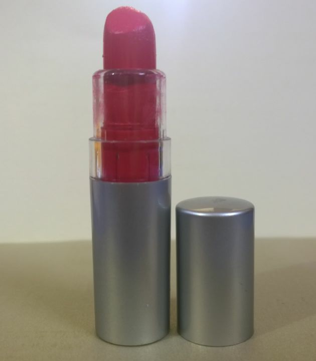 World Through The Eyes Of A MAKEUPHOLIC Elf Essential Lipstick In