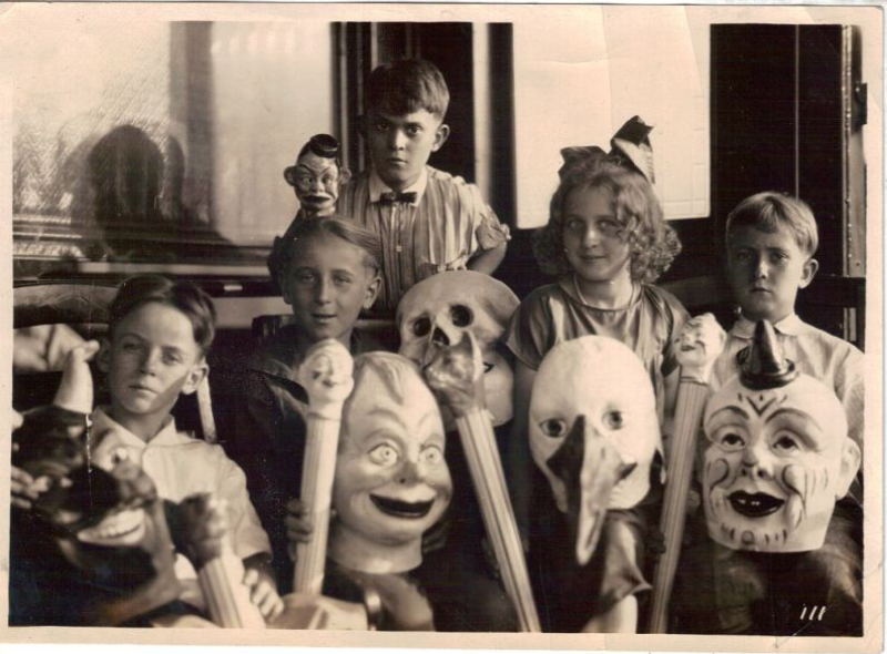 A Collection of 26 Nightmarish Vintage Halloween Photos From the 1930s