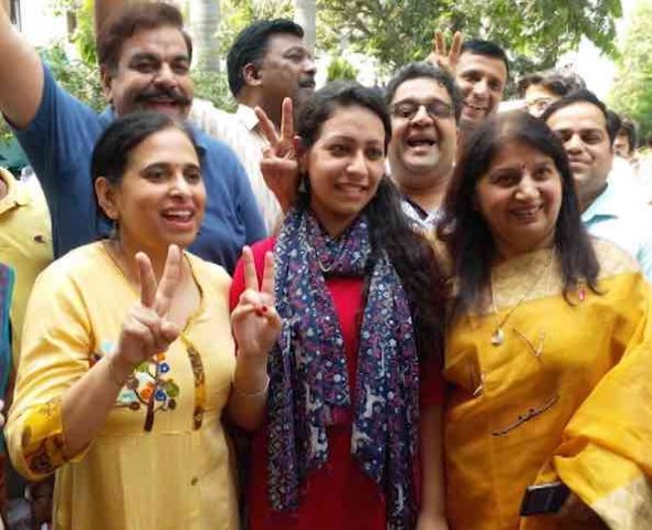 Karishma Arora (CBSE Topper 2019), Age, Family, School, Marks, Wiki, Biography & More Karishma Arora (CBSE Topper 2019), Age, Family, School, Marks, Wiki, Biography & More