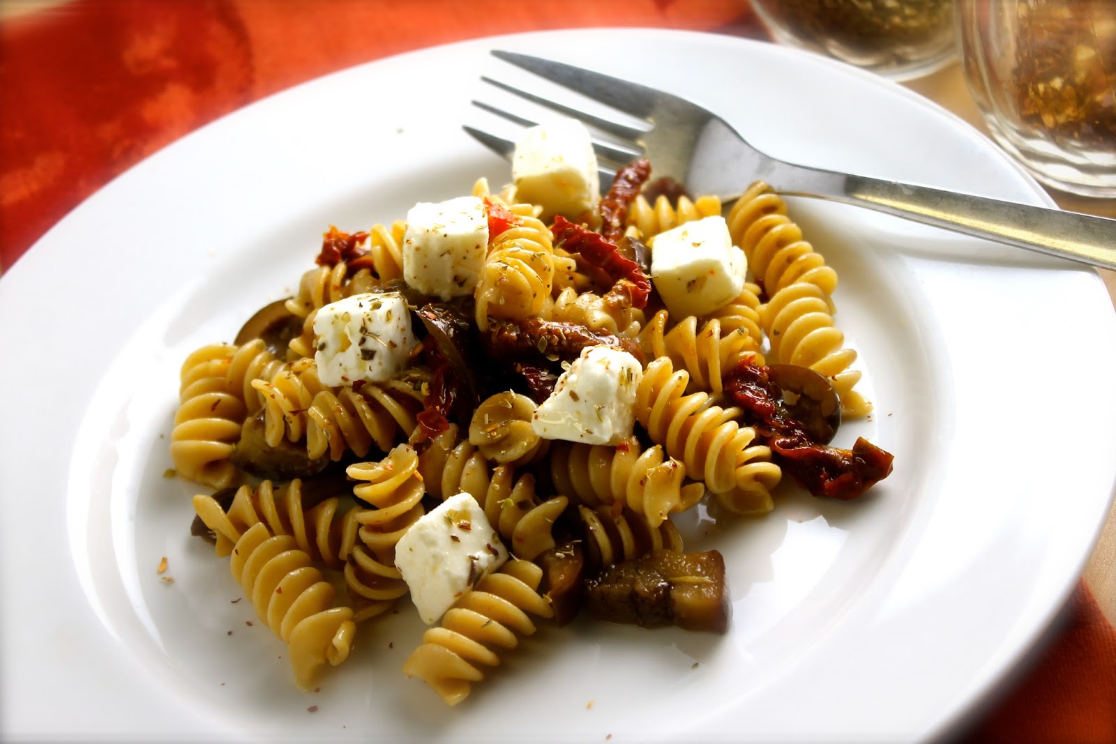 Savoir Faire Sabor mediterráneo Ensalada de pasta con berenjenas, tomates secos, aceitunas