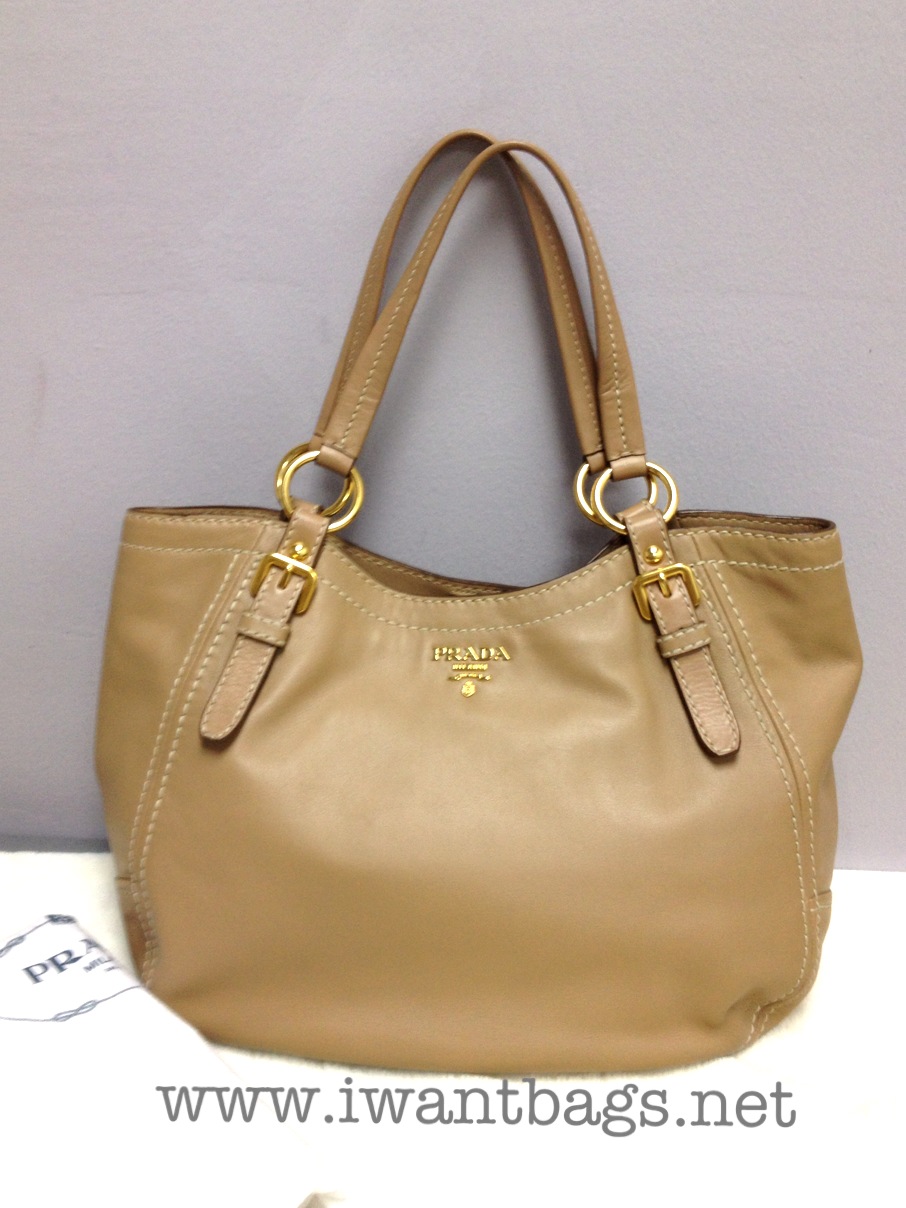 I Want Vintage | Vintage Designer Handbags: Prada Leather Tote BR4691 ...