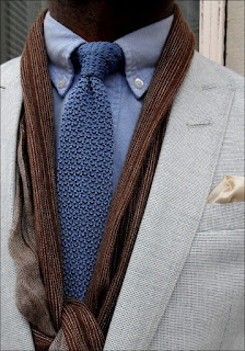 Dzianinowy krawat - stylizacja