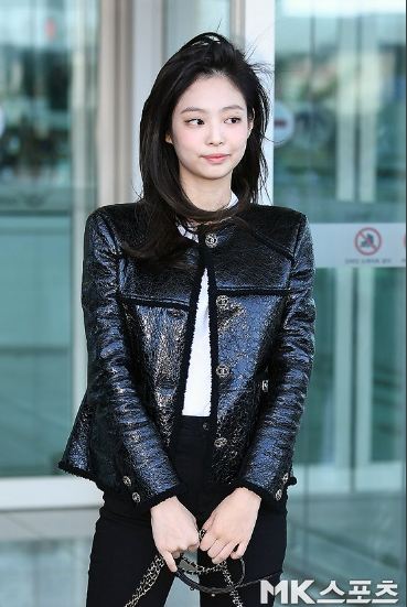 Jennie Shines at the Airport with her Chanel Jacket | PinoyKawayan ...