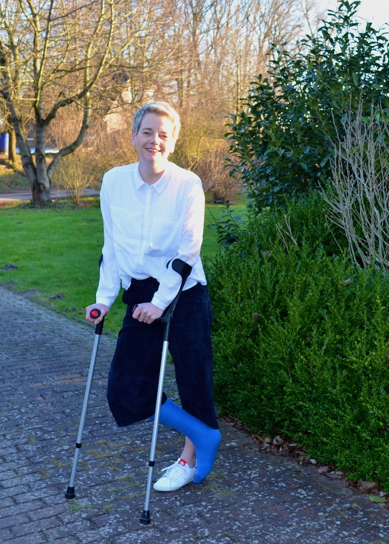 Gips und krücken