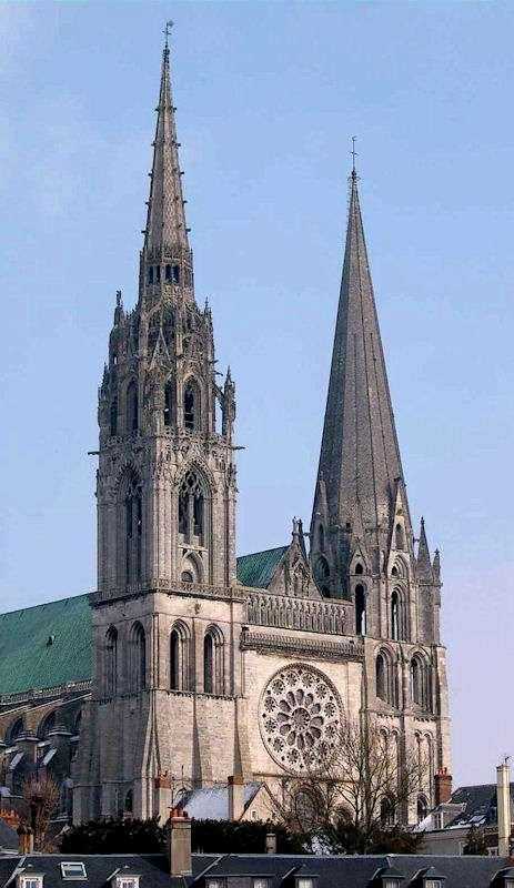 Chartres ostenta a beleza da pedra pura