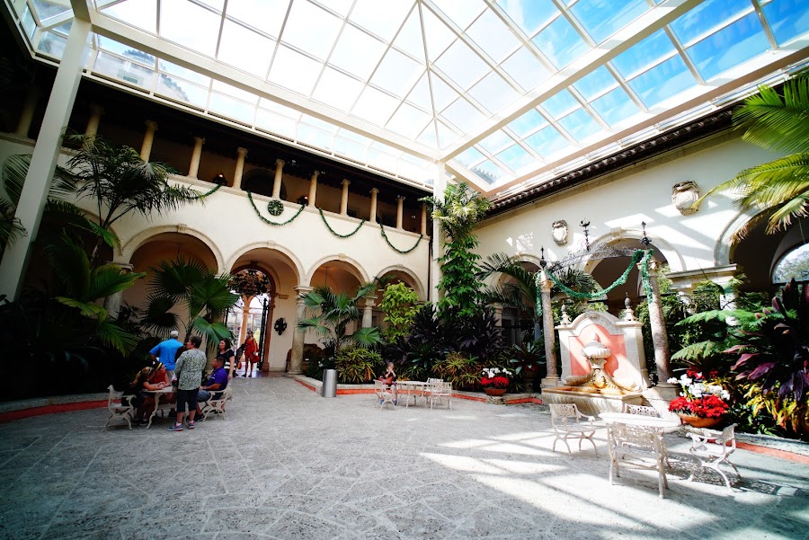 Vizcaya mansion and gardens, Miami