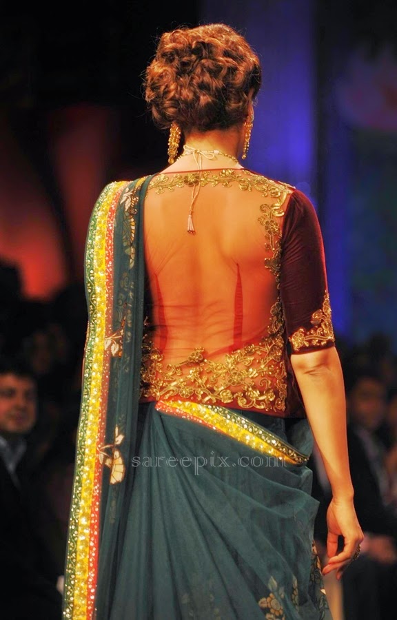 Bipasha-basu-backless-IIJW-2014.jpg