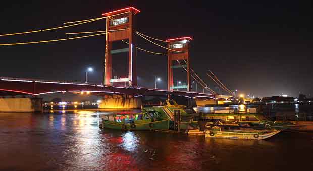 Tahun Baru 2018 di Jembatan Ampera Palembang Hiburan Tahun Baru 2018 di Jembatan Ampera Palembang
