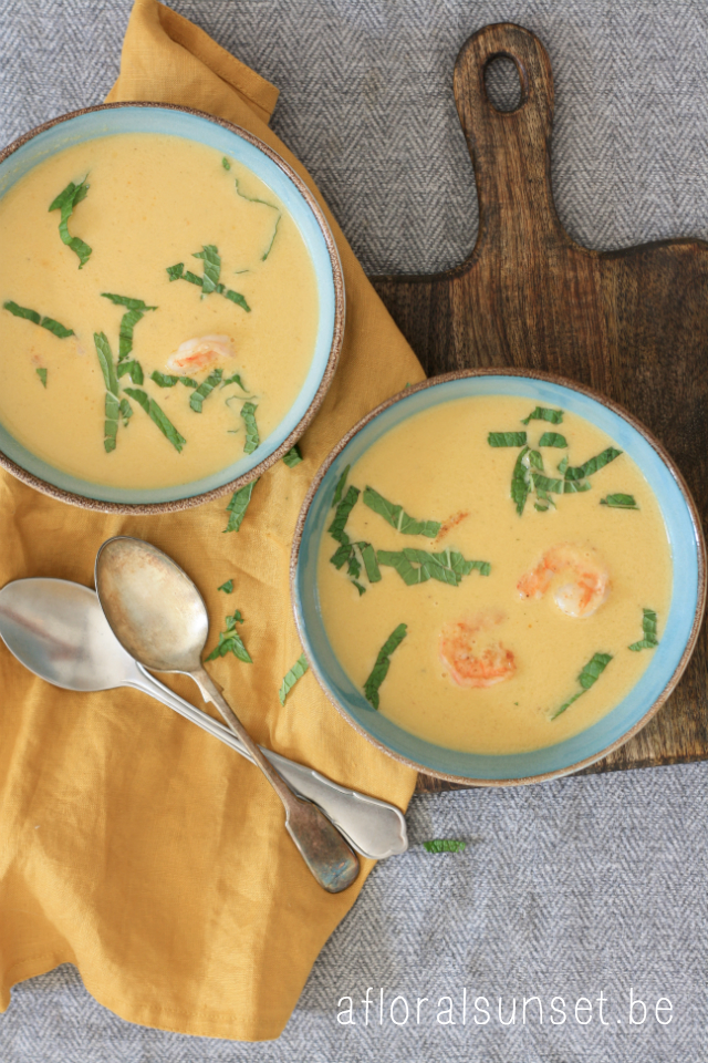 Currysoep met scampi: een hartverwarmende soep - a floral sunset