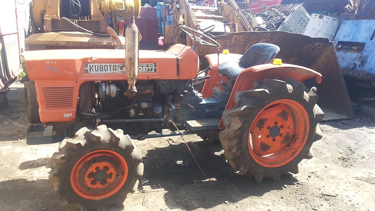 Products Kubota L2000DT Farm Tractor with Tiller attachment rotorvator