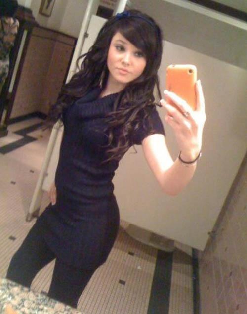 HOT GIRLS SHOWING OFF IPHONES | News Magazine Online
