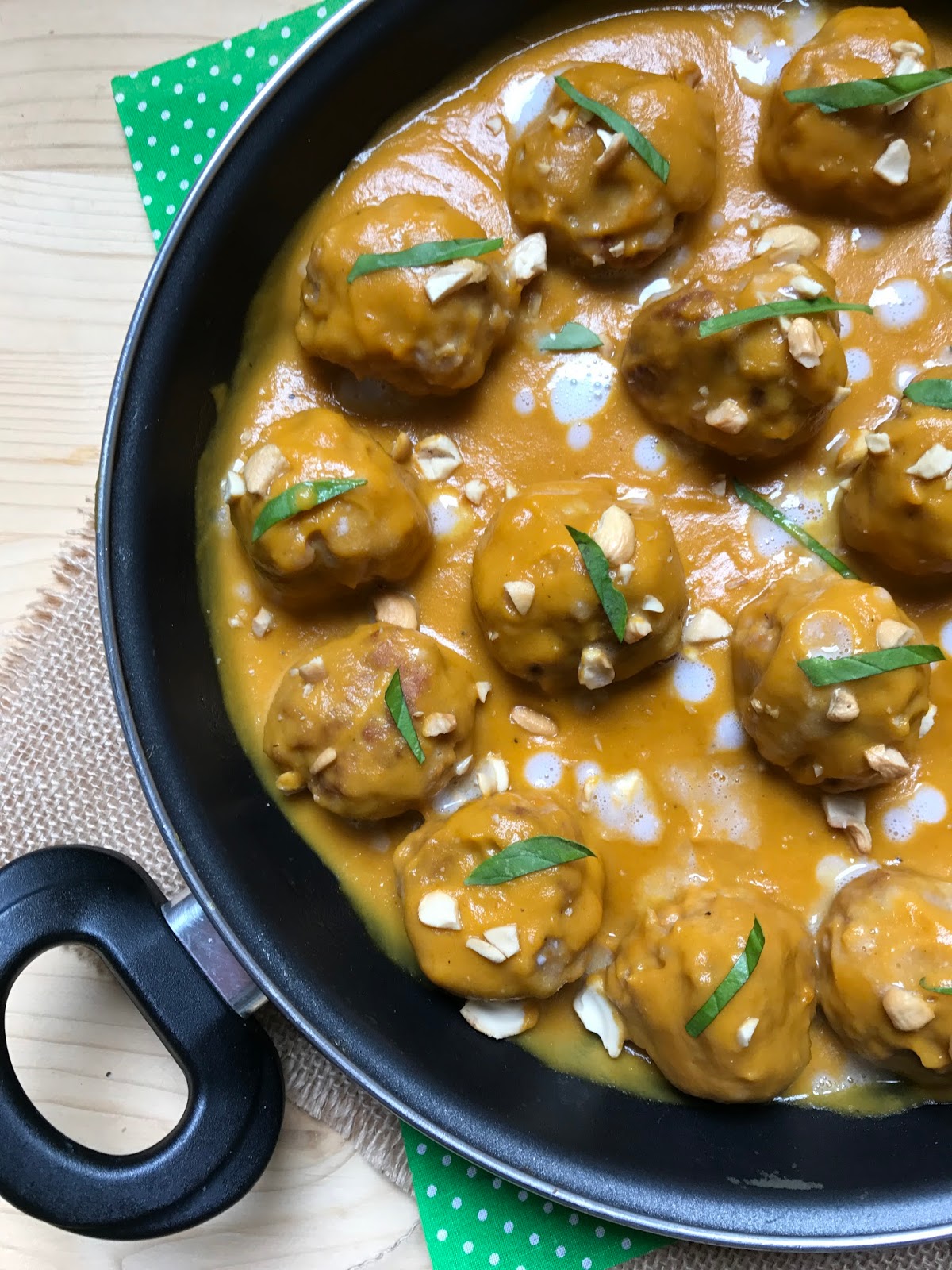 Albóndigas en salsa de curry. El Asaltablogs Invisible