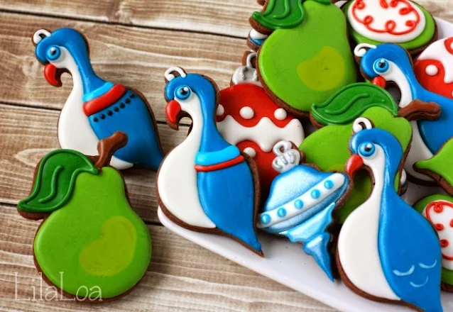 Partridge and pear decorated Christmas sugar cookies with a tutorial