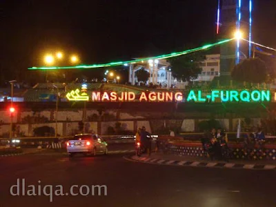 suasana malam di sekitar Masjid Al Furqon, Bandar Lampung