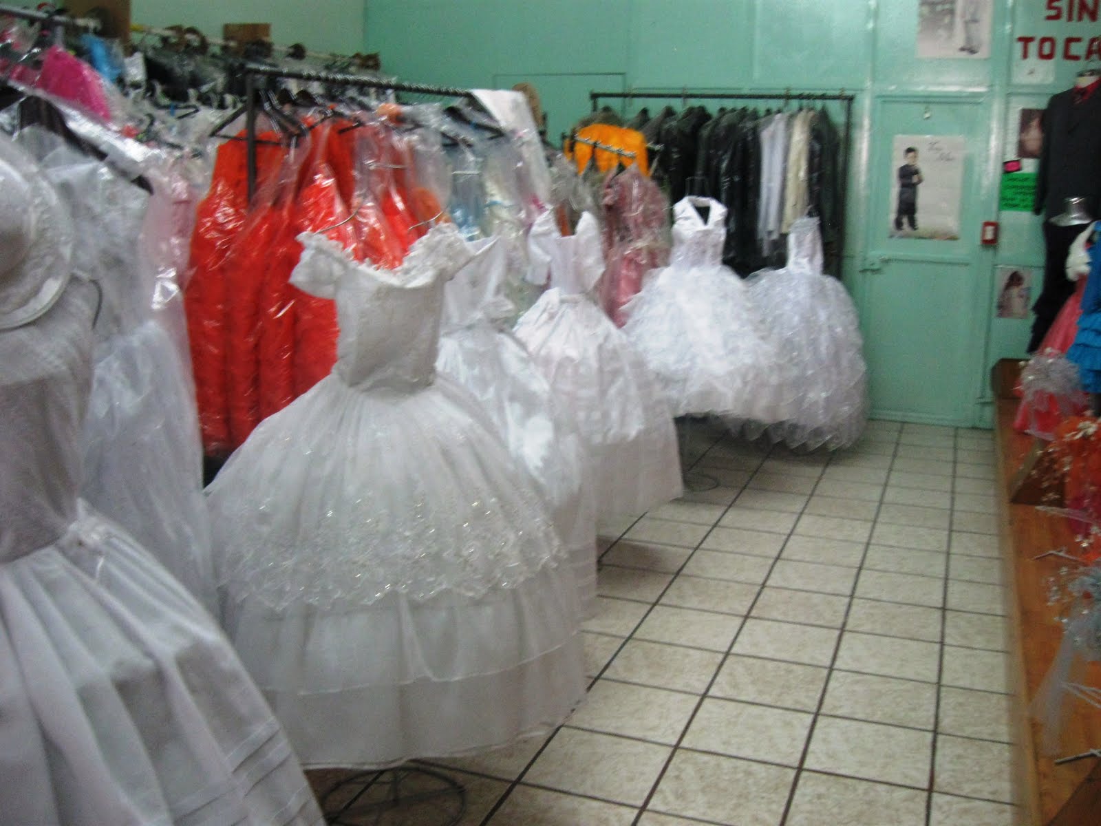 Por lo tanto Pogo stick jump Abrasivo Arcadia Salvaterrense: Tienda de trajes para caballero y vestidos de novia