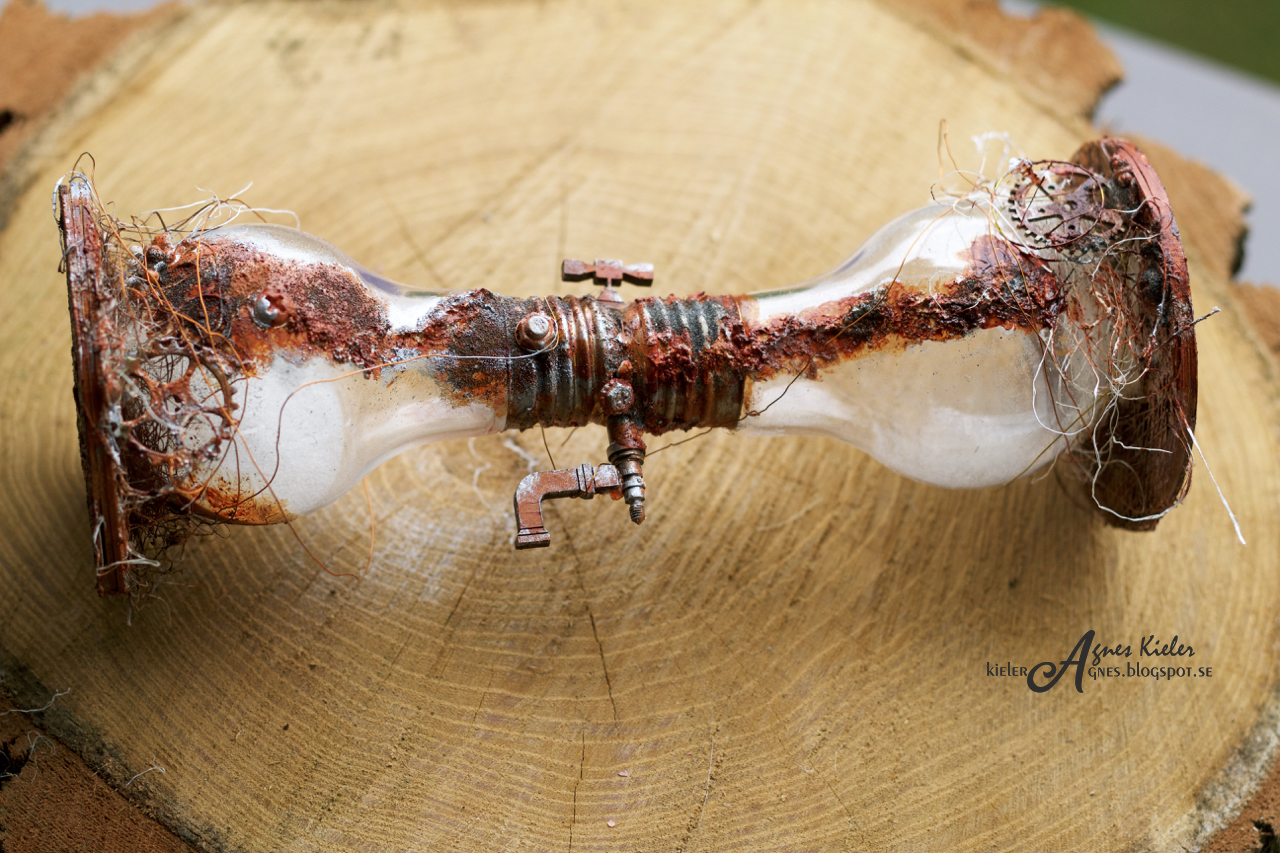 Craftiness is happiness : Rusty Hourglass