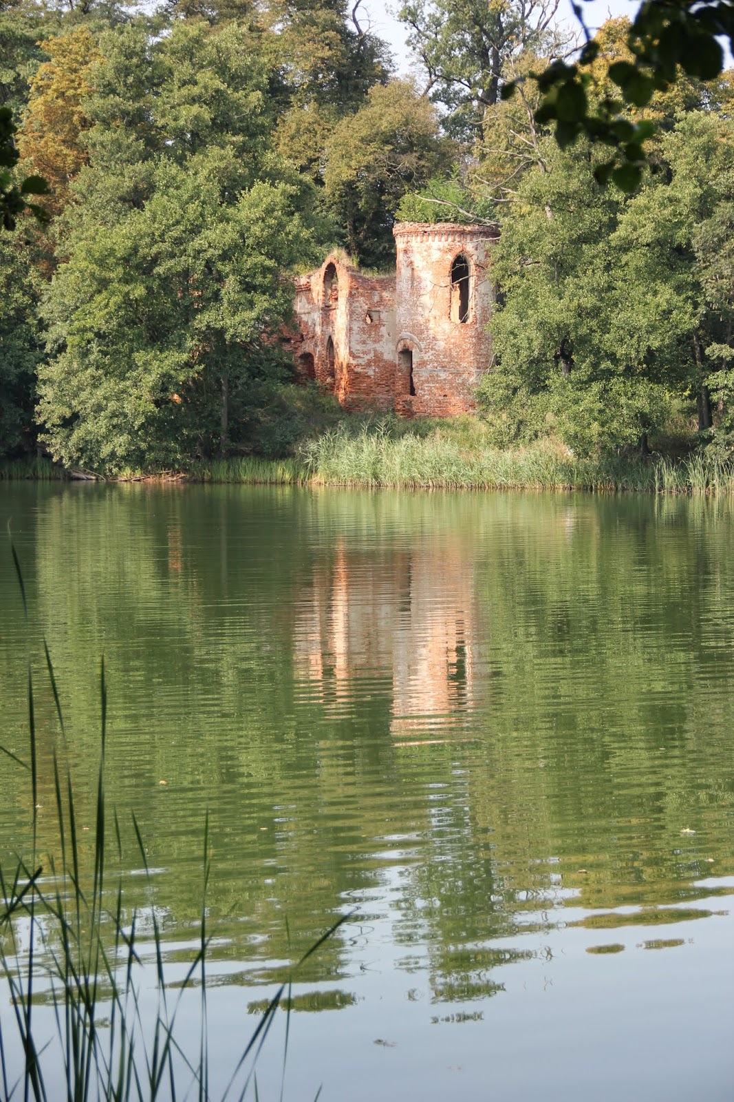 wielkopolskie impresje Jezioro Góreckie i ruiny zameczku Klaudyny