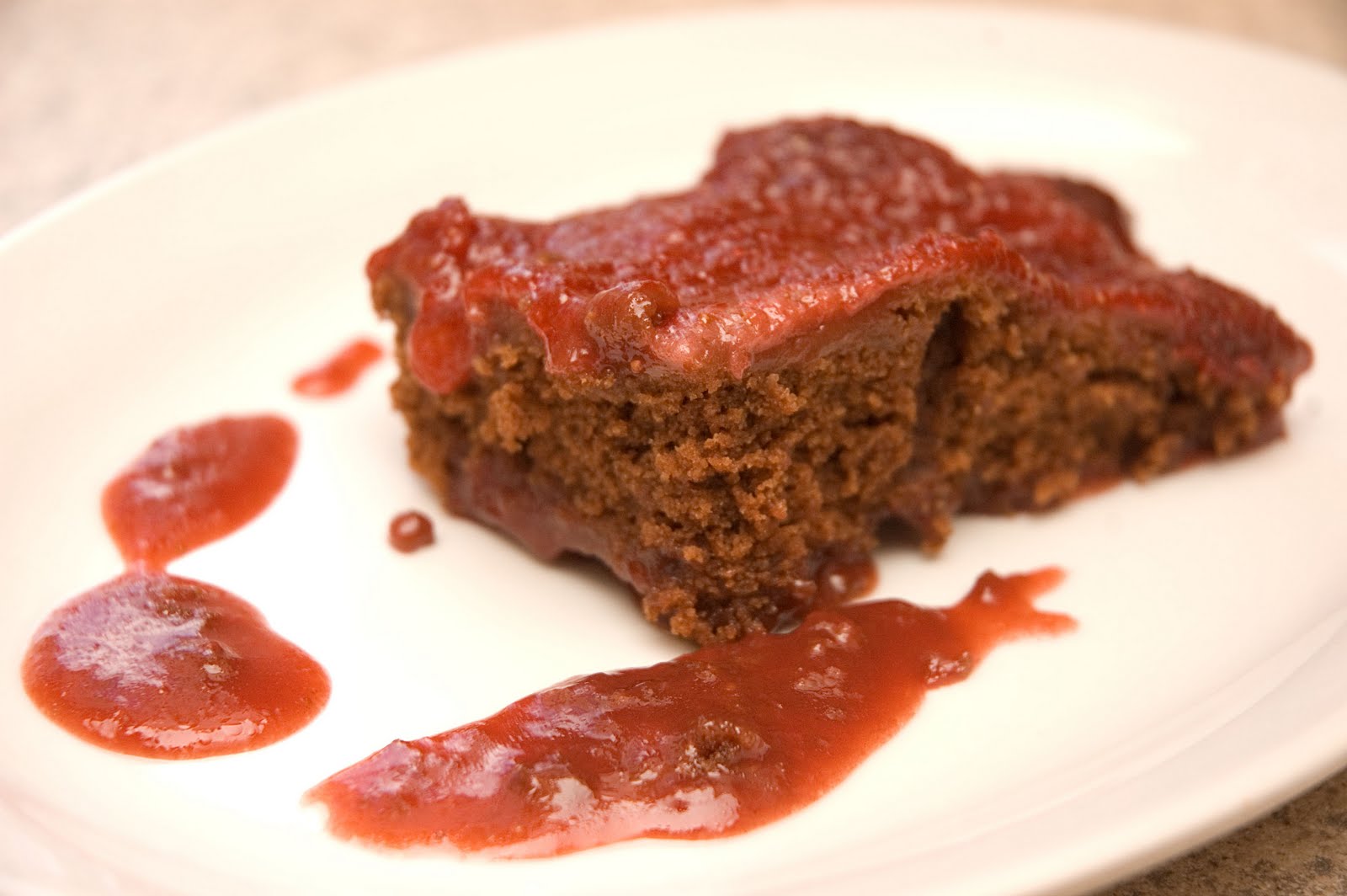Pouding chômeur au chocolat et aux fraises Doumdoum se régale