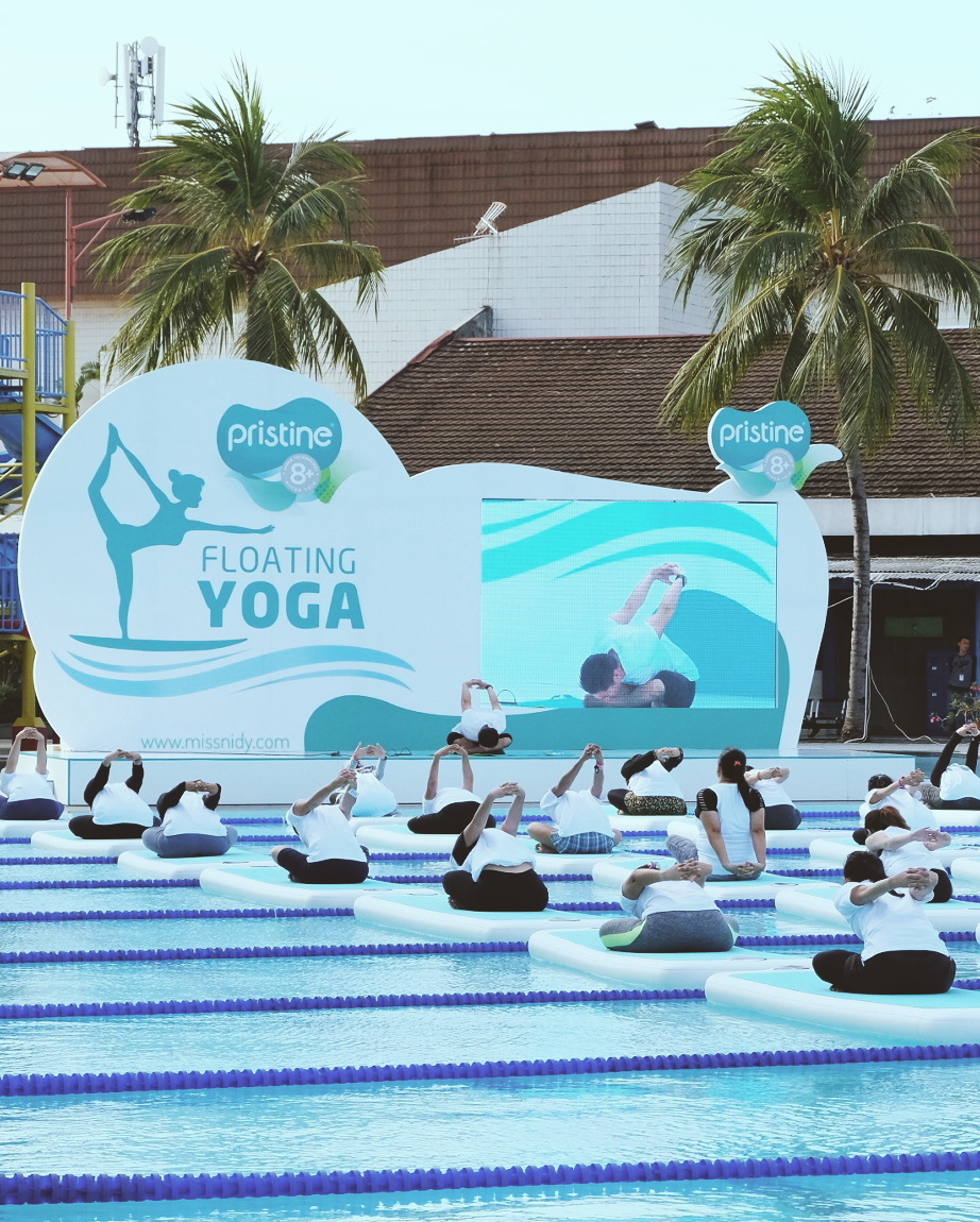 floating yoga pertama di indonesia